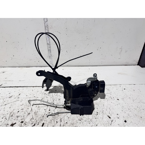 Toyota RAV4 Right Front Door Lock Mechanism ACA23 07/2000-10/2005