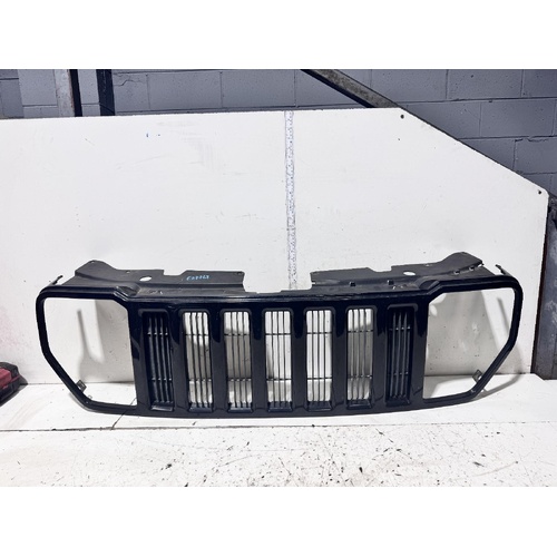 Jeep Cherokee Grille KK 02/2008-10/2012