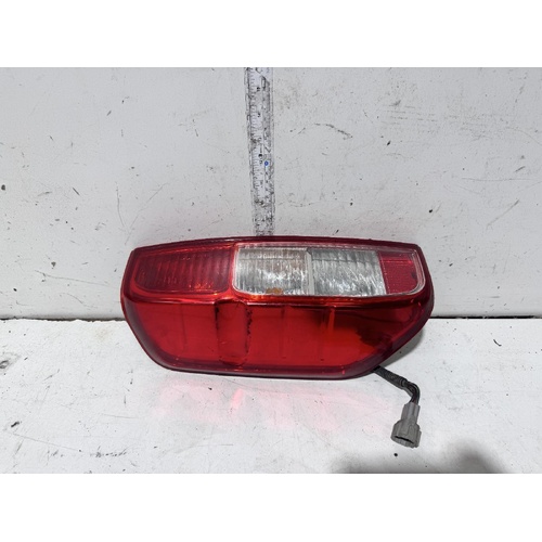 Nissan Navara Left Tail Light D40 09/2005-08/2015