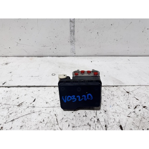 Toyota RAV4 ABS Module ACA23 07/2000-10/2005