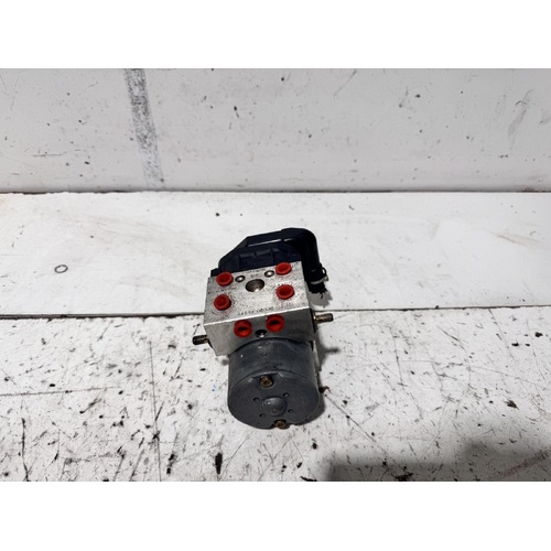 Toyota Avalon ABS Module MCX10 07/2000-09/2003