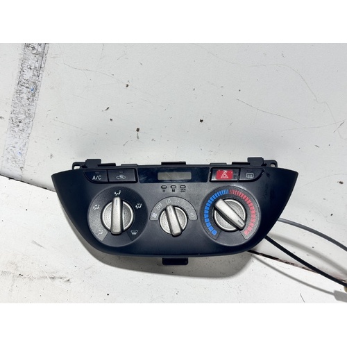 Toyota RAV4 Heater Controls ACA21 07/2000-07/2003