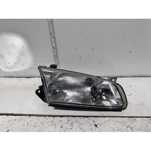 Toyota Camry Right Head Light SXV20 08/1997-09/2000