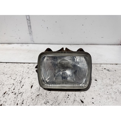Toyota Hiace Right Head Light RZH103 11/1989-09/1998