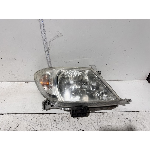 Toyota Hilux Right Head Light GGN15 10/2008-06/2011