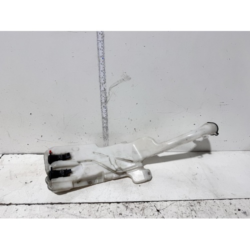 Toyota RAV4 Washer Bottle ACA21 07/2000-10/2005