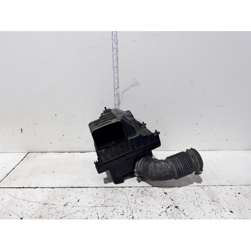Toyota Hilux Air Cleaner Box with Air Flow Meter GGN15 02/2005-08/2015