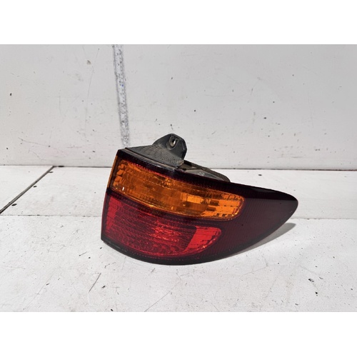 Toyota Estima Right Tail Light MCR30 2000-2003