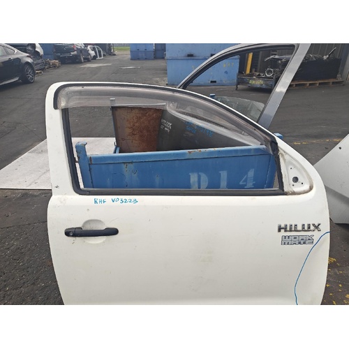 Toyota Hilux Right Front Door Glass TGN16 03/2005-08/2015