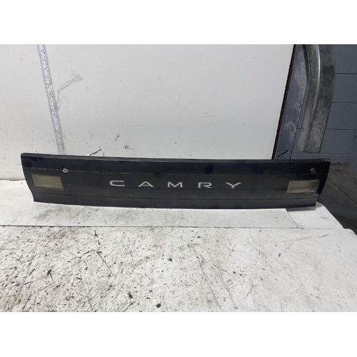 Toyota Camry Rear Garnish SDV10 02/1993-07/1995