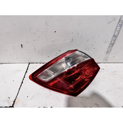 Nissan Dualis Left Tail Light J10 04/2012-05/2014