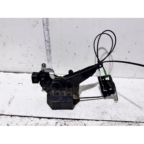 Lexus IS200 Left Front Door Lock Mechanism GXE10 01/1998-10/2005