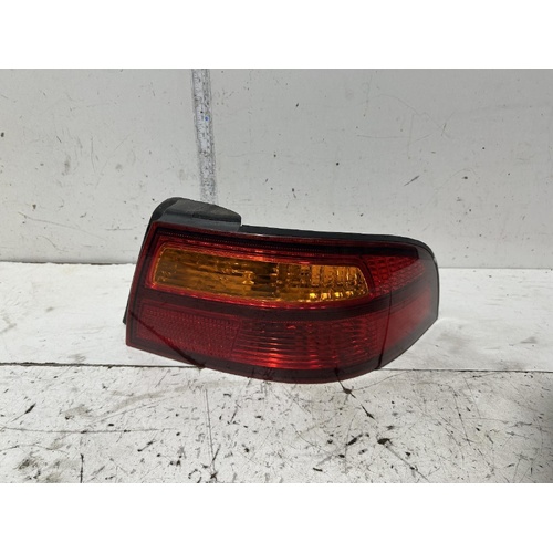 Toyota Avalon Right Tail Light MCX10 07/2000-09/2003
