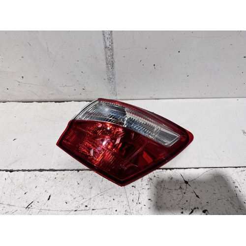 Nissan Dualis Right Tail Light J10 04/2012-05/2014