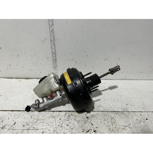 Lexus IS200 Brake Booster with Master Cylinder GXE10 01/1998-10/2005