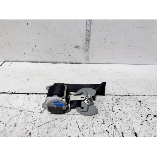Toyota Kluger Right Rear 2nd Row Seat Belt GSU55 12/2013-02/2021
