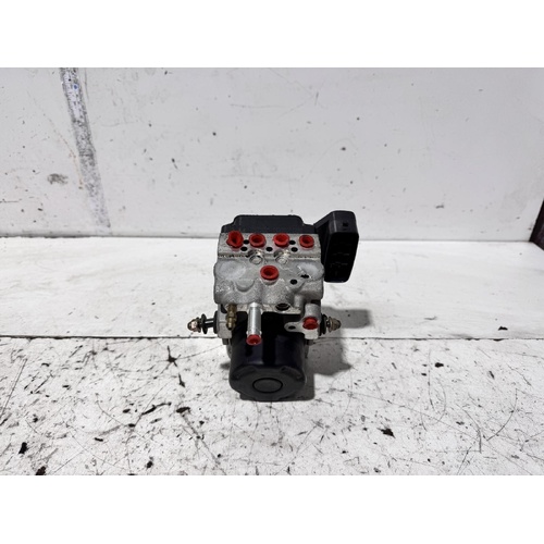 Lexus IS200 ABS Module GXE10 01/1998-10/2005
