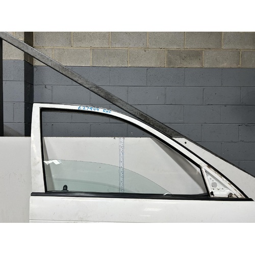 Toyota Corolla Right Front Door Glass AE101 09/1994-10/1999