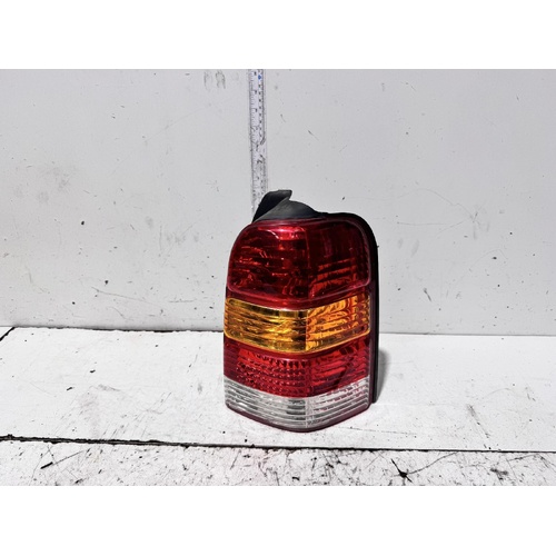 Ford Escape Right Tail Light ZA 02/2001-05/2006