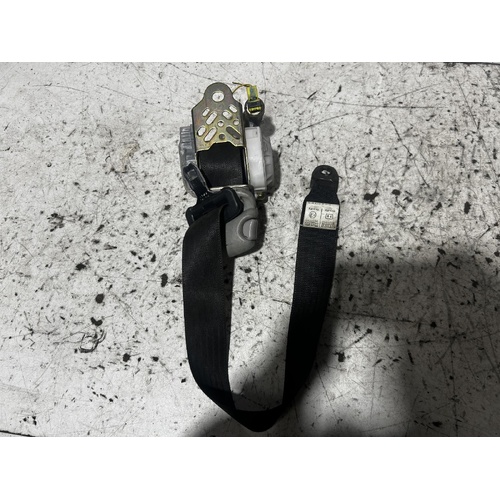 Toyota Corolla Right Front Seatbelt ZZE122 12/2001-06/2007