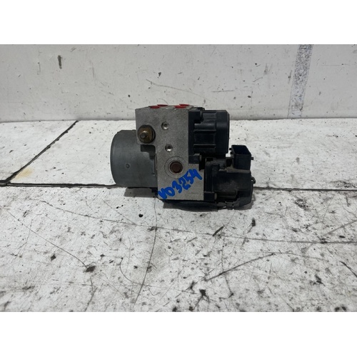Toyota Avalon ABS Pump MCX10 07/2000 - 09/2003