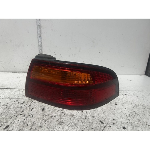 Toyota Avalon Right Tail Light MCX10 07/2000-09/2003
