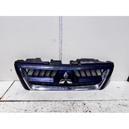 Mitsubishi Pajero Grille NP 11/2002-09/2006