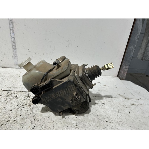 Mitsubishi Pajero ABS Booster Assembly NP 11/2002-11/2006