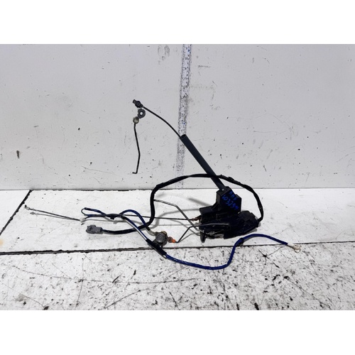 Toyota Avalon Right Front Door Lock Mechanism MCX10 07/2000-06/2005