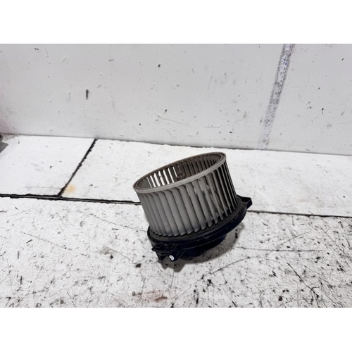 Toyota Avalon Heater Fan Motor MCX10 07/2000-09/2003