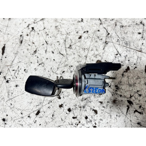 Toyota Camry Ignition Barrel with Key MCV36 08/2002-05/2006