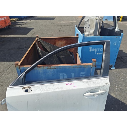 Lexus CT200 Left Front Door Window ZWA10 03/2011-10/2022