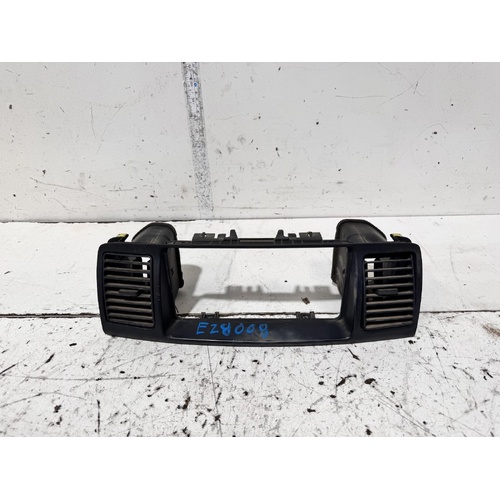 Toyota Corolla Centre Dash Vents with Fascia ZZE122 12/2001-06/2007