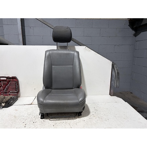 Toyota Landcruiser Right Front Seat FZJ105 01/1998-08/2002