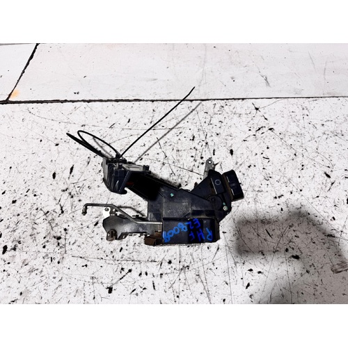 Toyota Corolla Right Front Door Lock Mechanism ZZE122 12/2001-06/2007