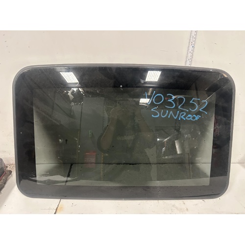 Lexus CT200H Sunroof Glass ZWA10 03/2011-10/2022