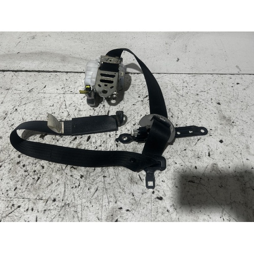 Toyota Kluger Right Front Seatbelt GSU40 07/2010-02/2014