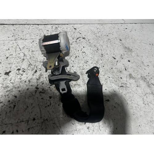 Toyota Kluger 3rd Row Seatbelt GSU40 05/2007-07/2010