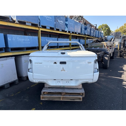 Mitsubishi Triton Ute Back and Hard Cover MQ 03/2015-10/2018