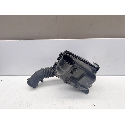 Toyota Corolla Air Cleaner Box with Air Flow Meter ZRE152 12/2008-10/2013