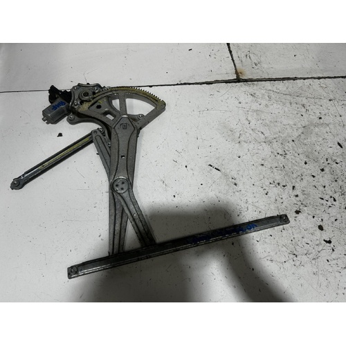 Toyota Hilux Right Front Window Regulator KUN26 03/2005-08/2015