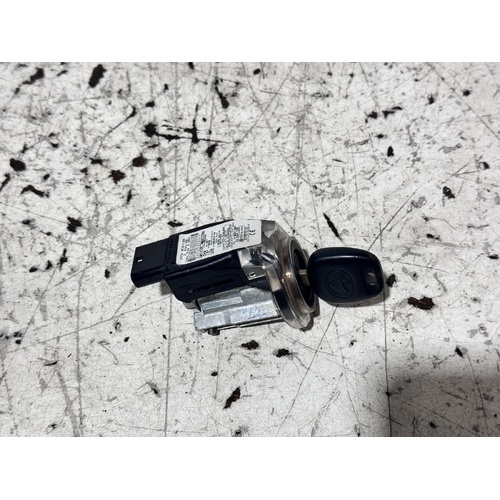 Toyota Kluger Ignition Barrel with Key GSU45 05/2007-02/2014