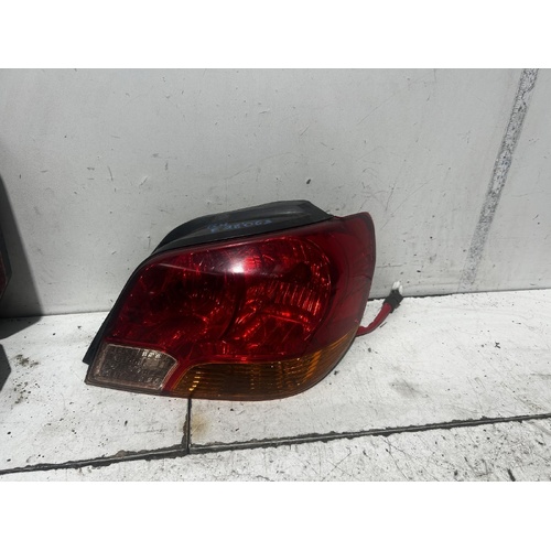 Mitsubishi Outlander Right Tail Light ZE 12/2002-07/2004