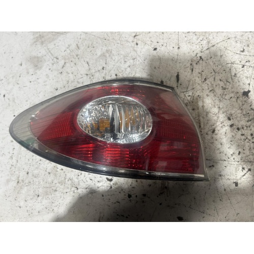 Lexus ES300 Left Tail Light MCV30 10/2001-07/2004