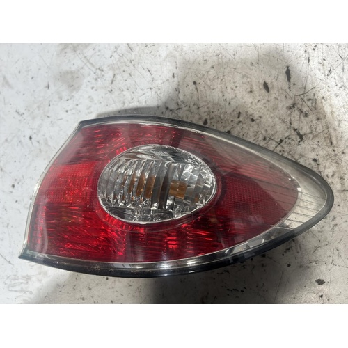 Lexus ES300 Right Tail Light MCV30 10/2001-07/2004
