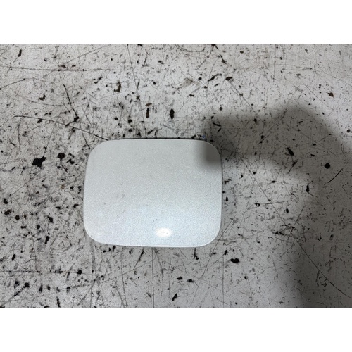 Lexus ES300 Fuel Door MCV30 10/2001-12/2005