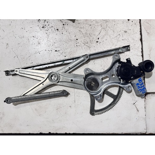Lexus ES300 Right Front Door Window Regulator MCV30 10/2001-12/2005