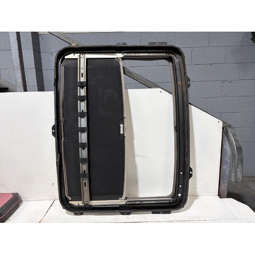Toyota Hiace Super Custom Front Sunroof Frame Assembly KZH100 10/1989-12/2004