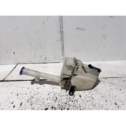 Hyundai I45 Washer Bottle YF 02/2010-04/2014