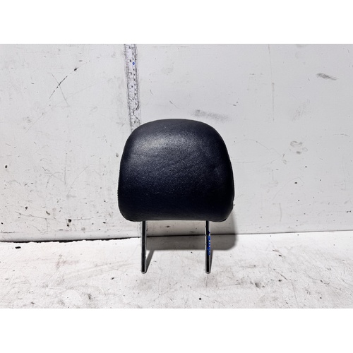 Toyota Kluger Left Front Head Rest GSU45 05/2007-02/2014